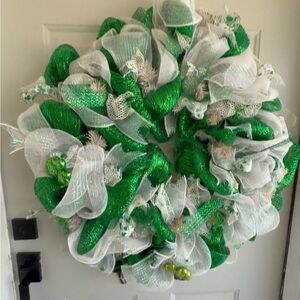 ST PADDY’s DAY is almost here! 29” WREATH quality MATERIAL SAFE FOR INT OR EXT.